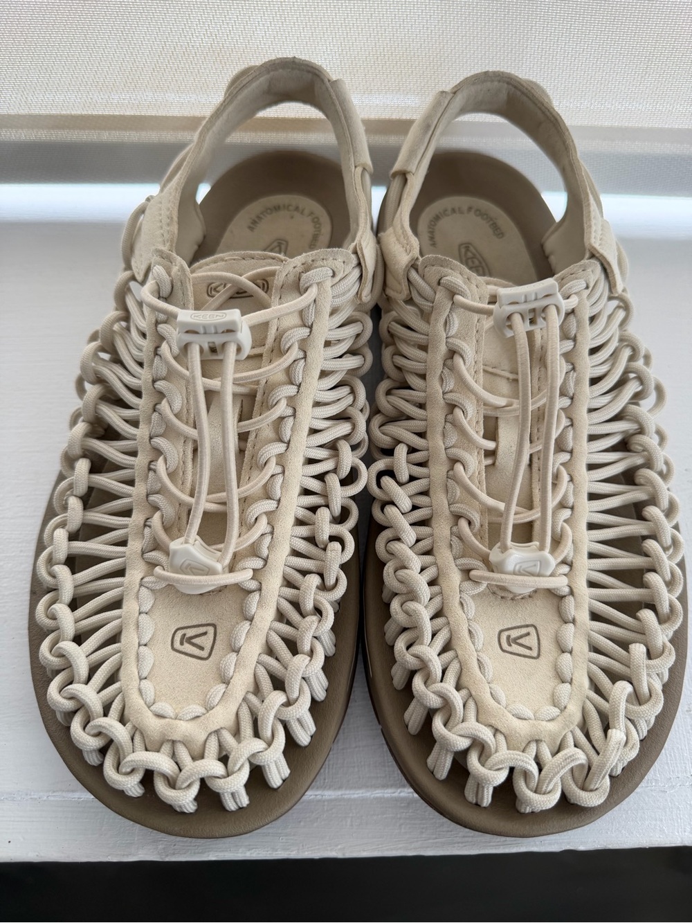 KEEN Uneek Sandals Women’s 8 White Cap Cornstalk Colour EUC Worn Twice - Picture 4 of 14